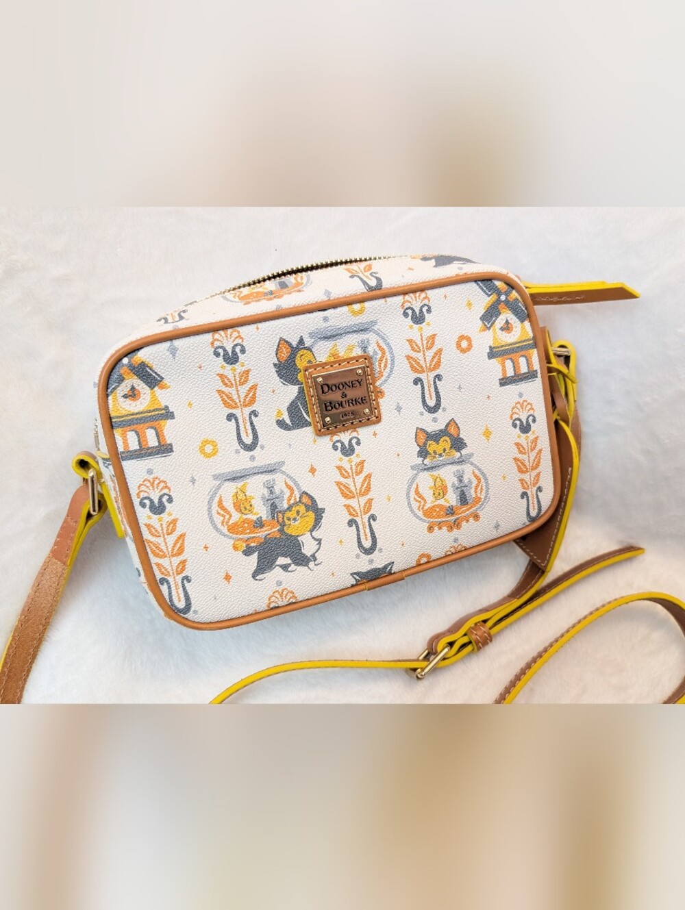 Dooney and Bourke Disney Pinocchio Figaro and Cleo Crossbody Camera Bag NWOT - Picture 9 of 11
